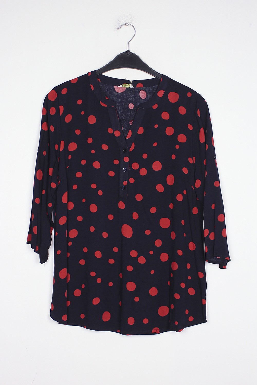 Bluse med prikker