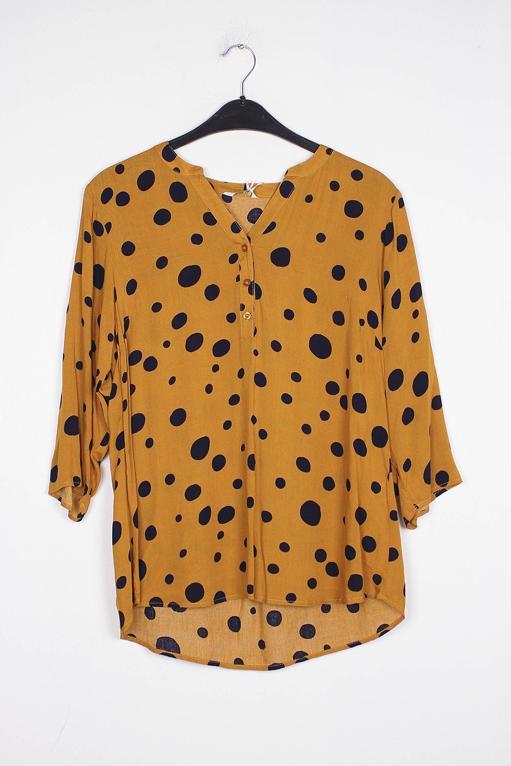 Bluse med prikker